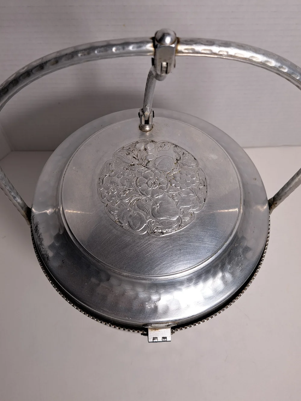 Vintage Cromwell Hand Wrought Aluminum Ice Bucket Hinged Decorated Lid Hammered